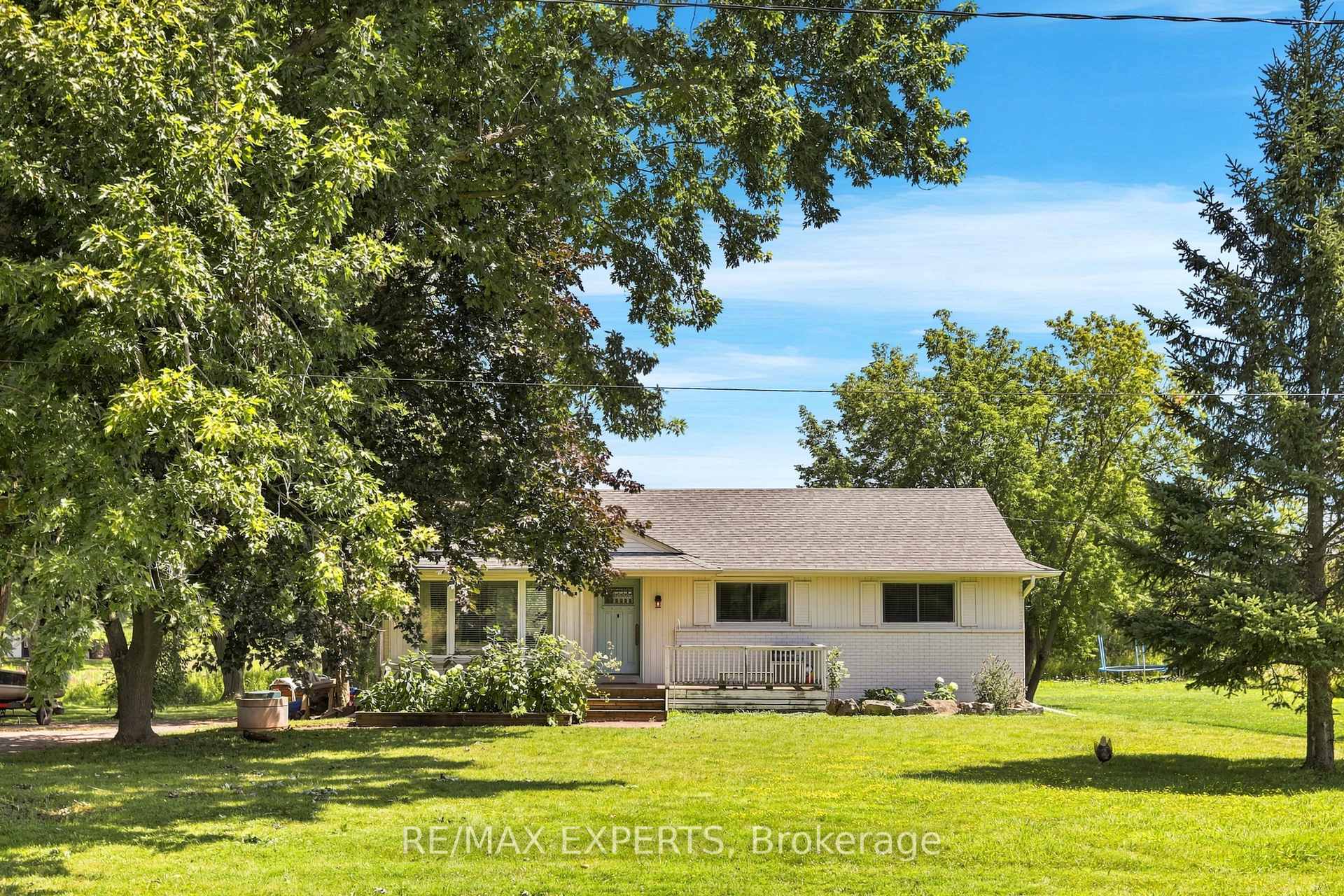 2724 8 Side Road, Burlington, ON, exterior