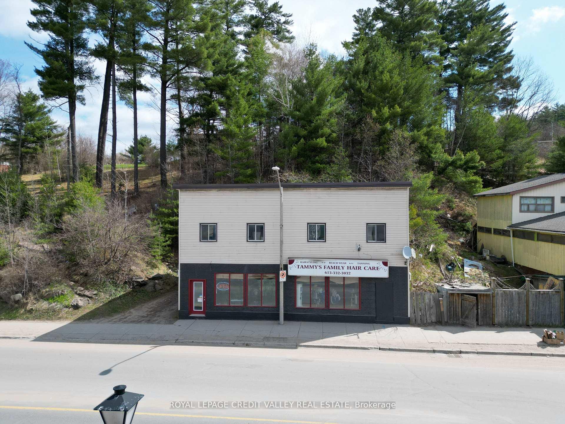 105 Hastings Street N, Bancroft, ON, exterior