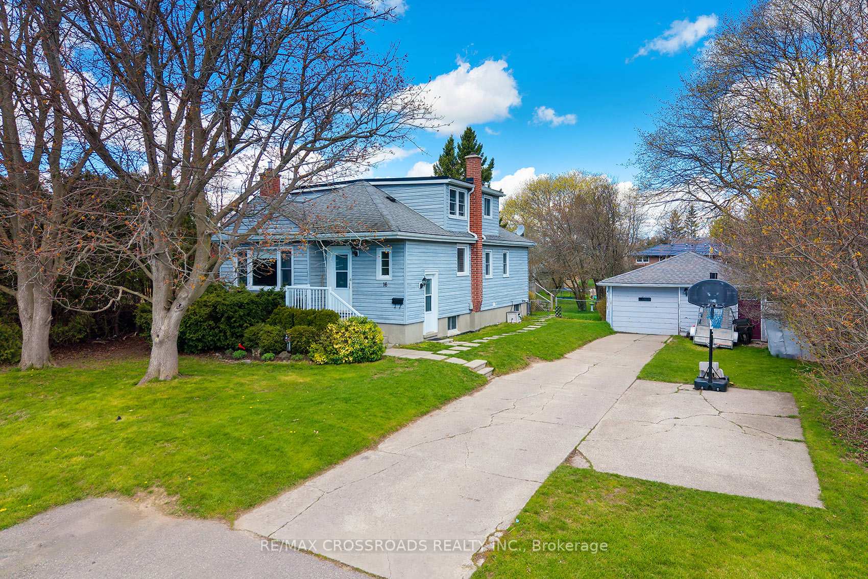 16 Hamilton Avenue, Cobourg, ON, exterior