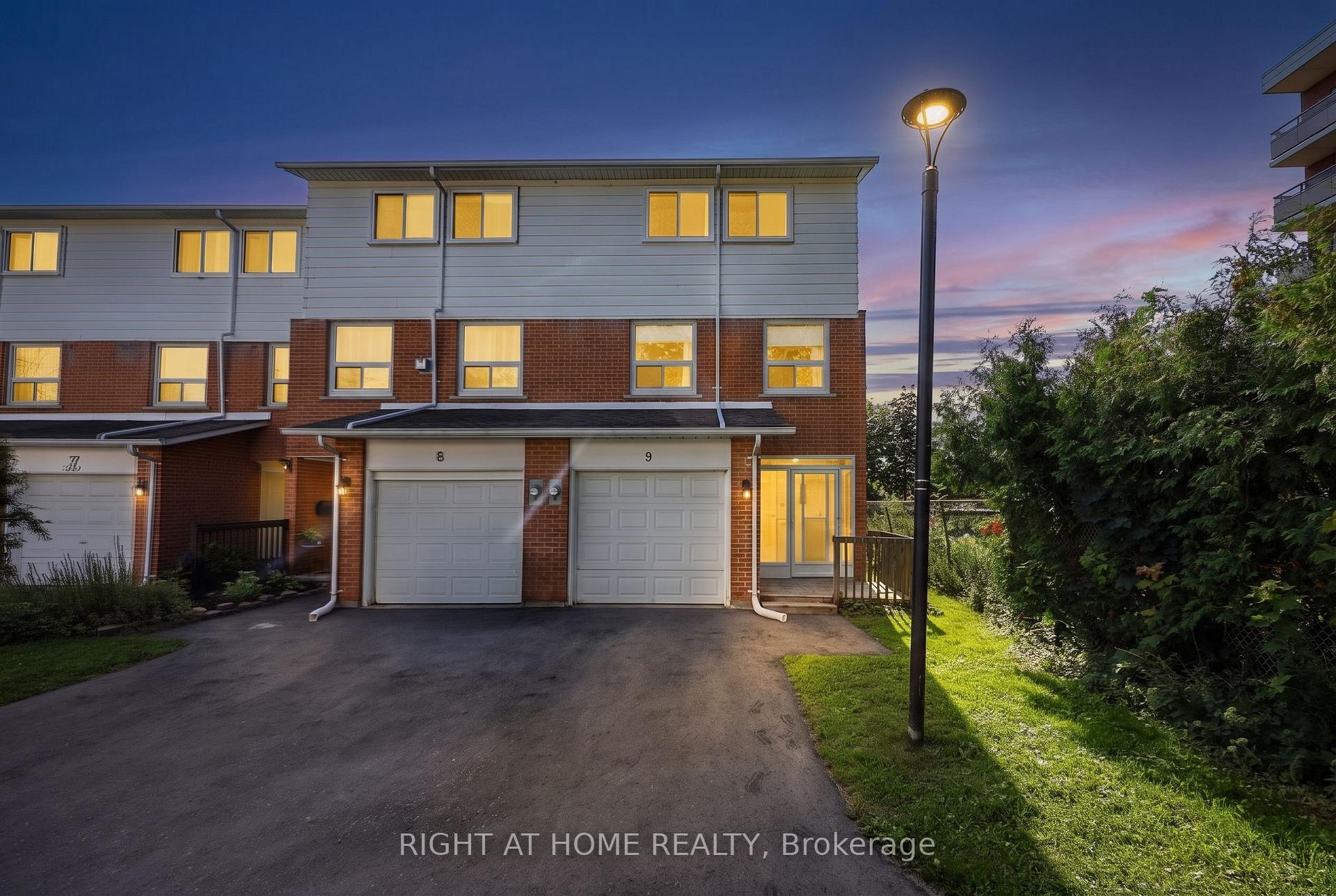 9 - 237 Steel Street, Barrie, ON, exterior