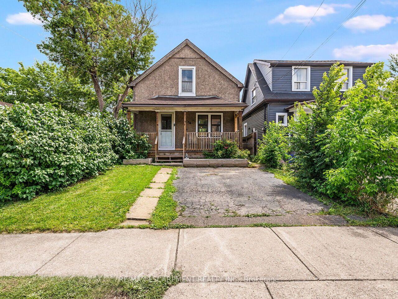 52 Stapleton Avenue N, Hamilton, ON, exterior