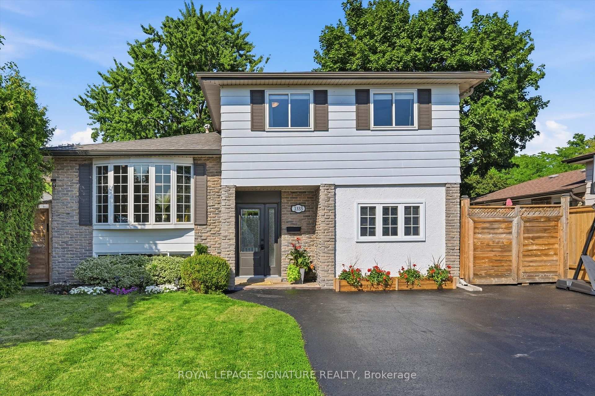 1333 Woodvale Place, Burlington, ON, exterior