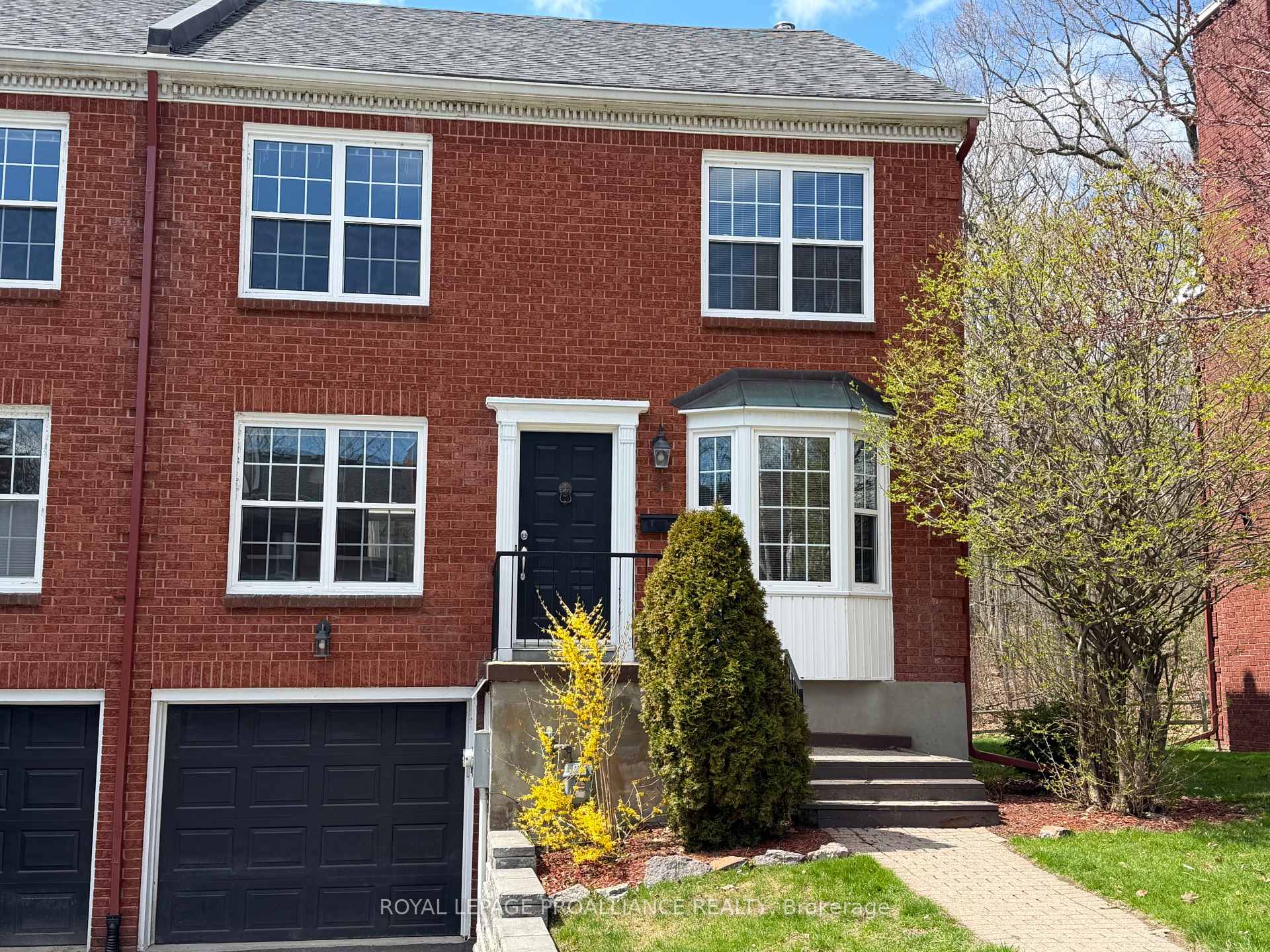 39 Country Club Place, Brockville, ON, exterior