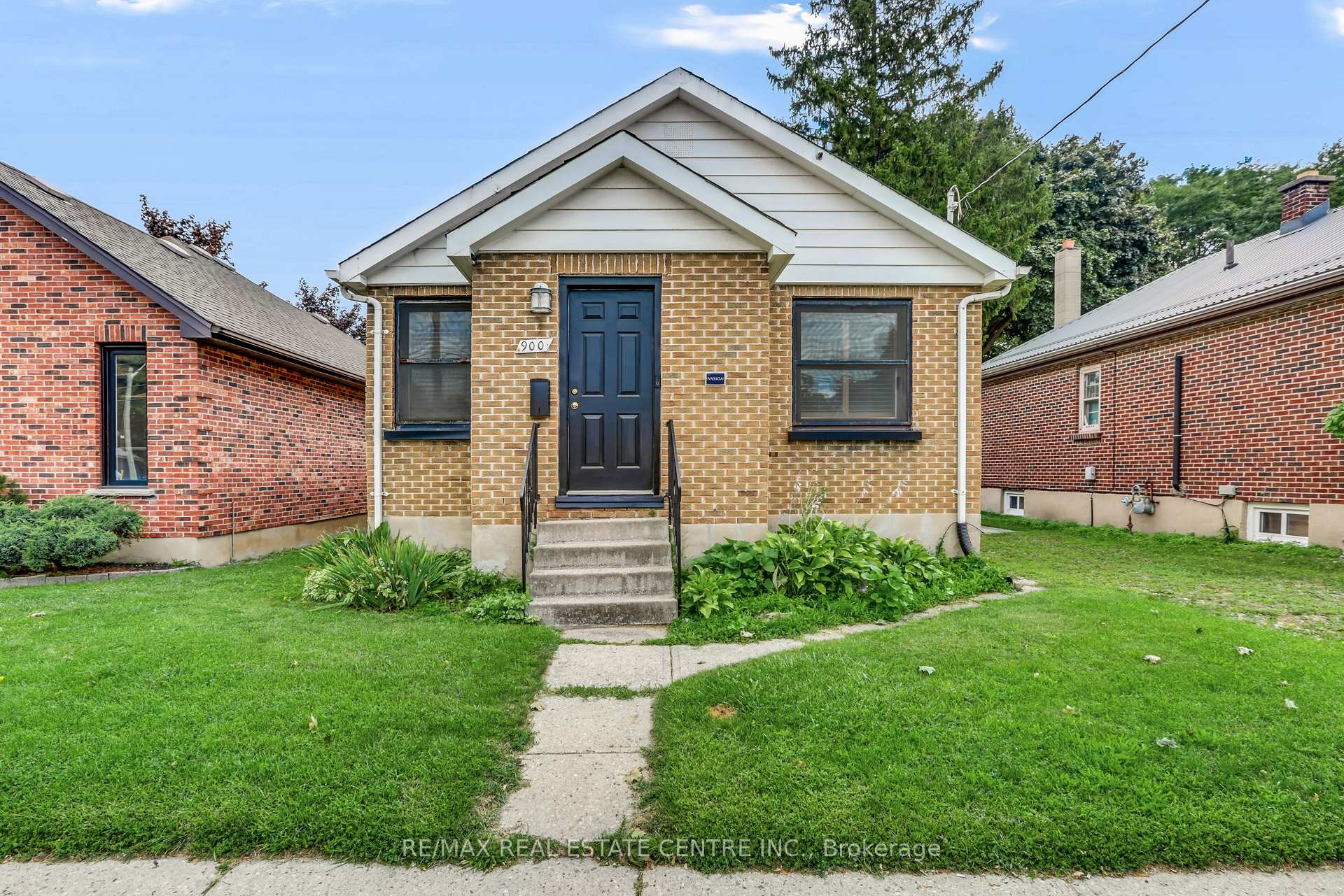 900 Adelaide Street N, London East, ON, exterior