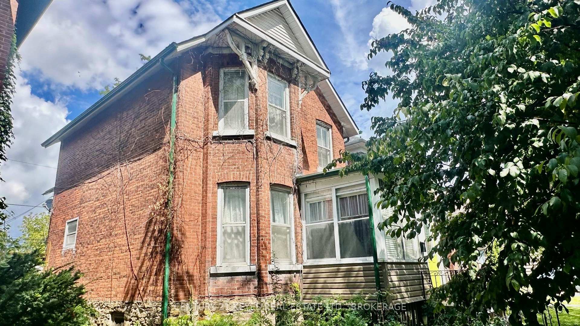 216 Brock Street, Gananoque, ON, exterior