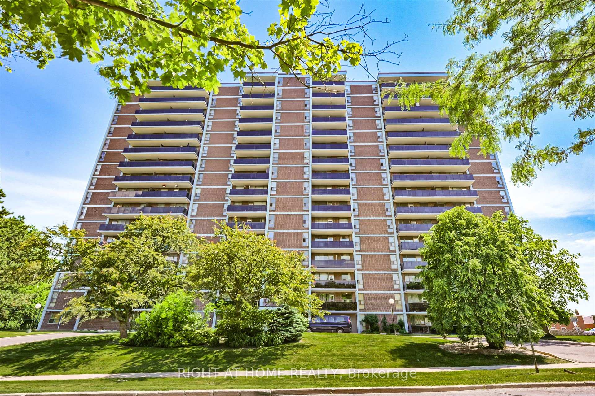 812 - 235 Grandravine Drive, Toronto W05, ON, exterior