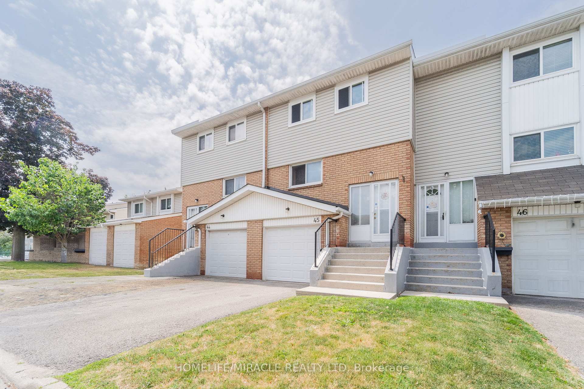 45 Lincoln Court, Brampton, ON, exterior