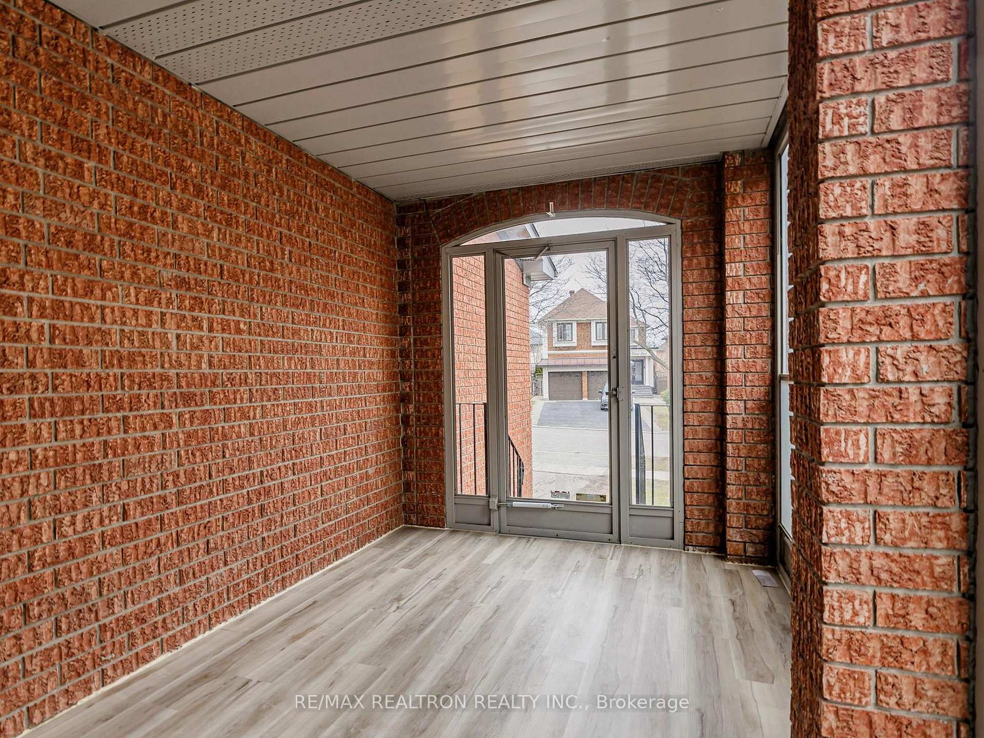 Upper - 8 Estoril Street, Richmond Hill, ON, exterior