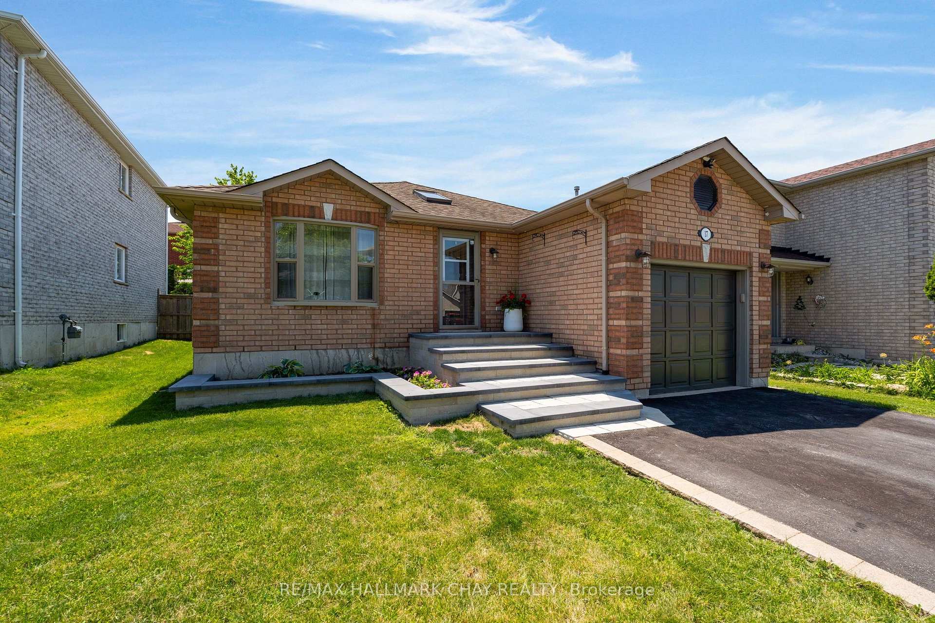17 Benjamin Lane, Barrie, ON, exterior