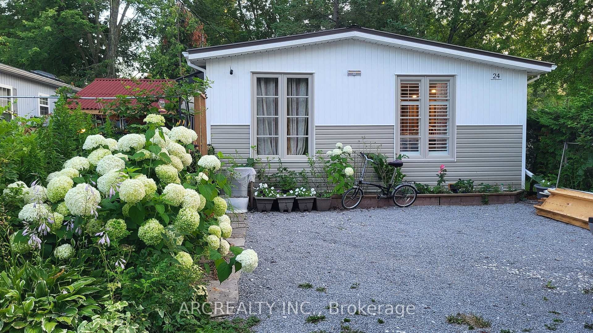 24 Chickadee Court, Georgina, ON, exterior