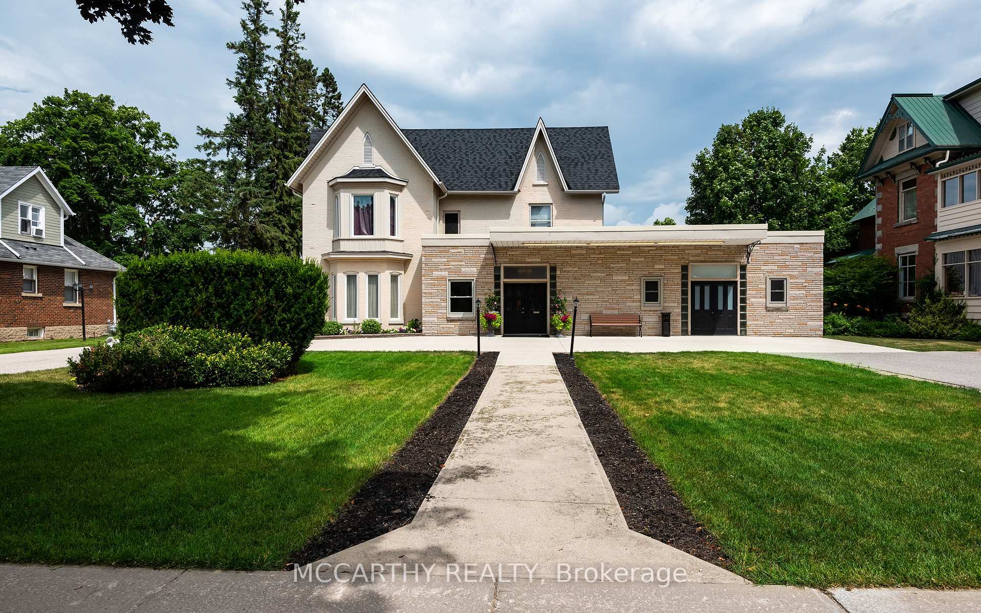 318 Main Street E, Shelburne, ON, exterior