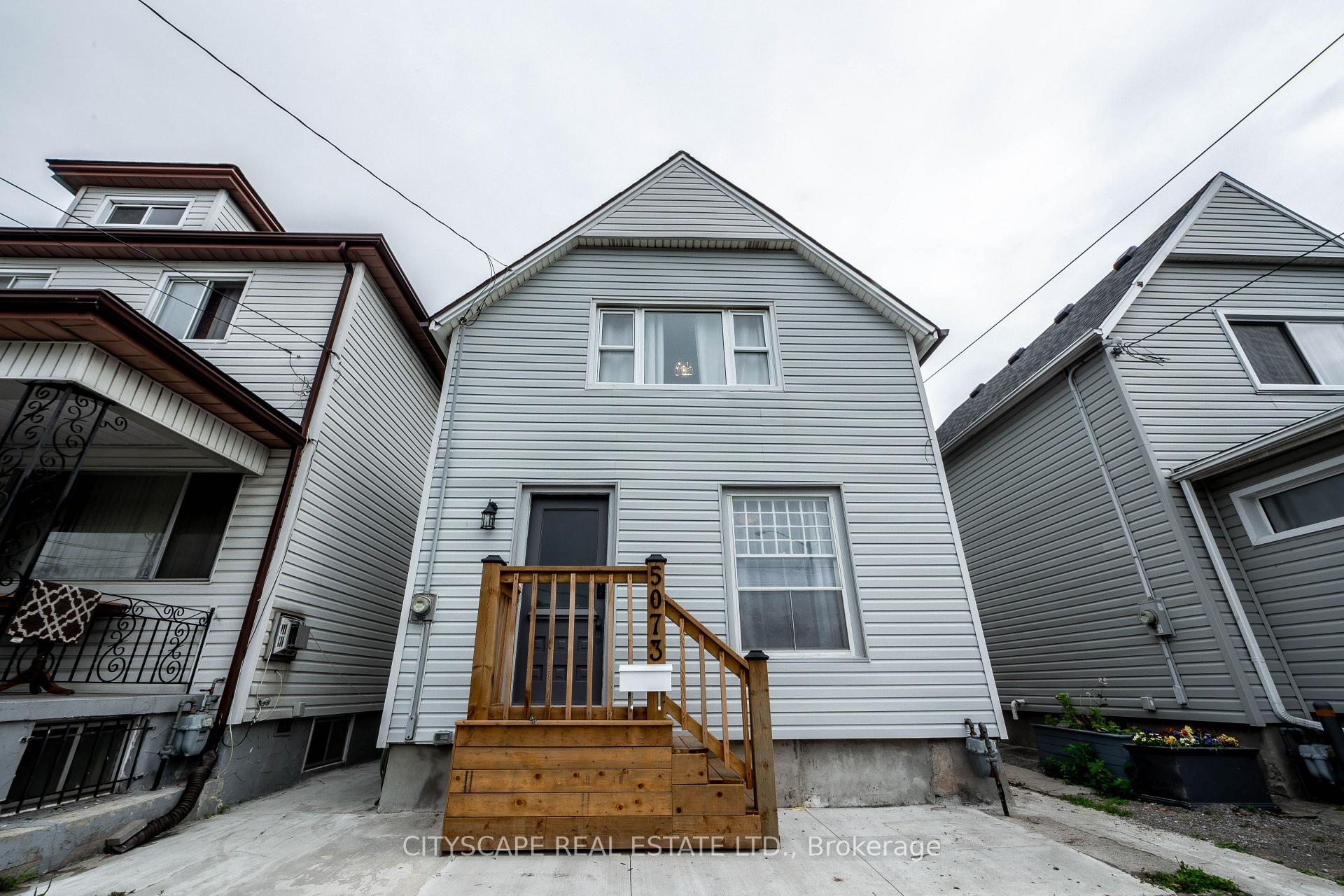 5073 Kitchener Street, Niagara Falls, ON, exterior
