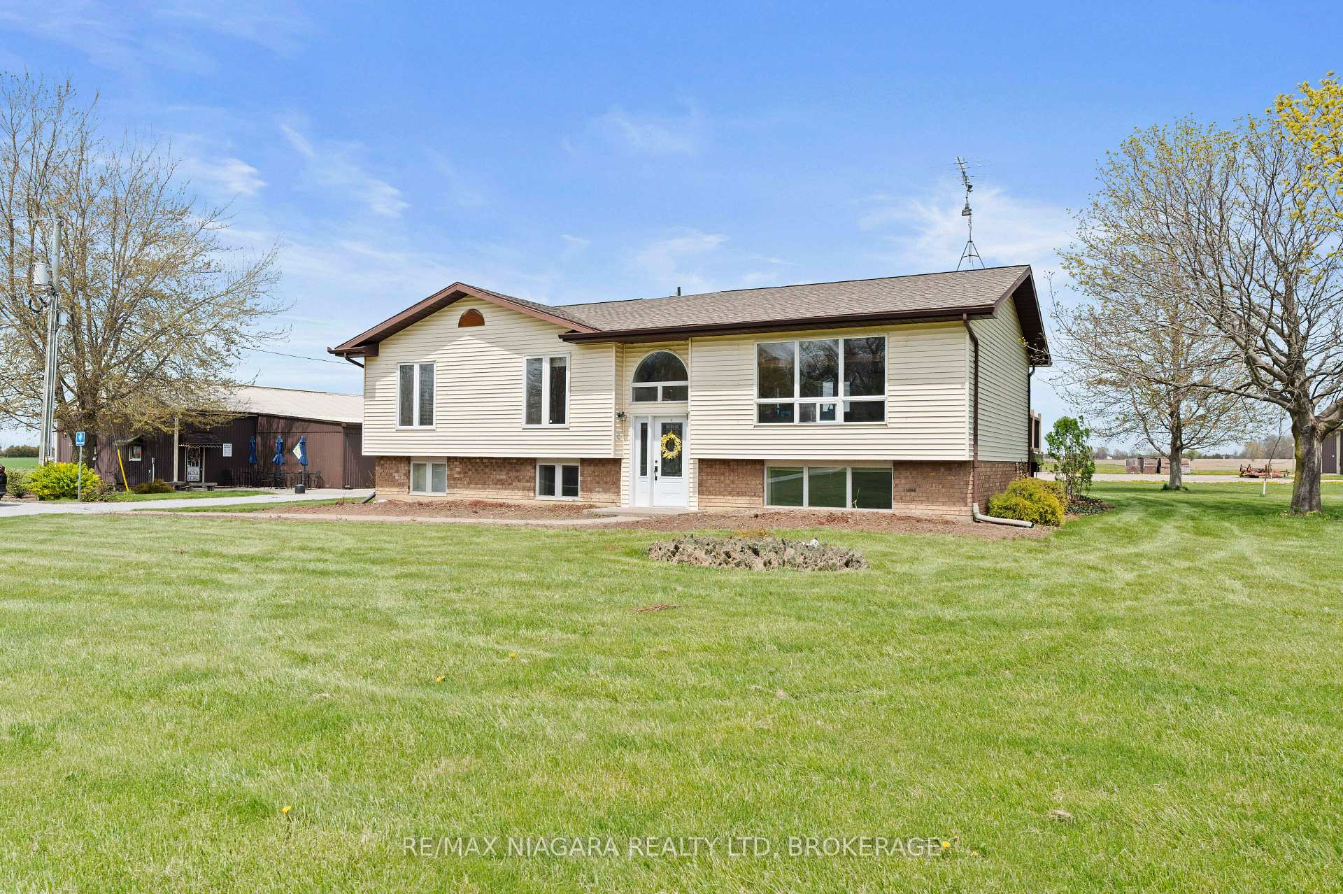 410 County Rd 50 Road W, Essex, ON, exterior