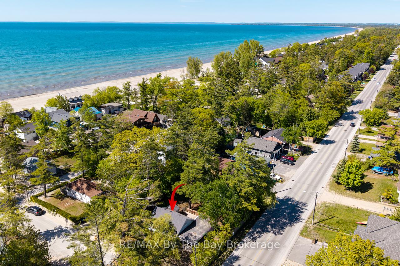 33 17th Street N, Wasaga Beach, ON, exterior