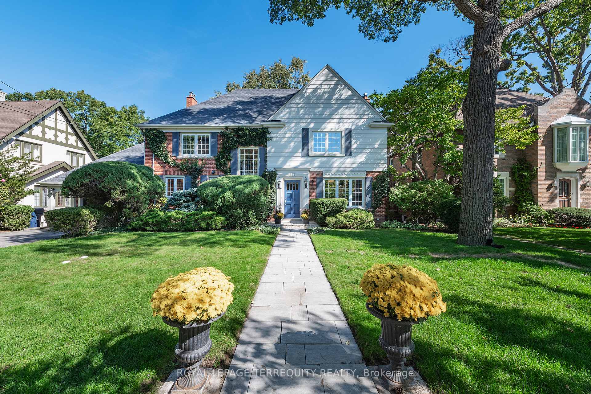 223 Riverside Drive, Toronto W01, ON, exterior