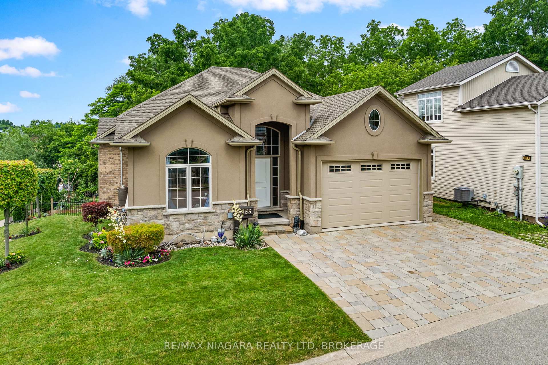 255 Lakeshore Road, St. Catharines, ON, exterior