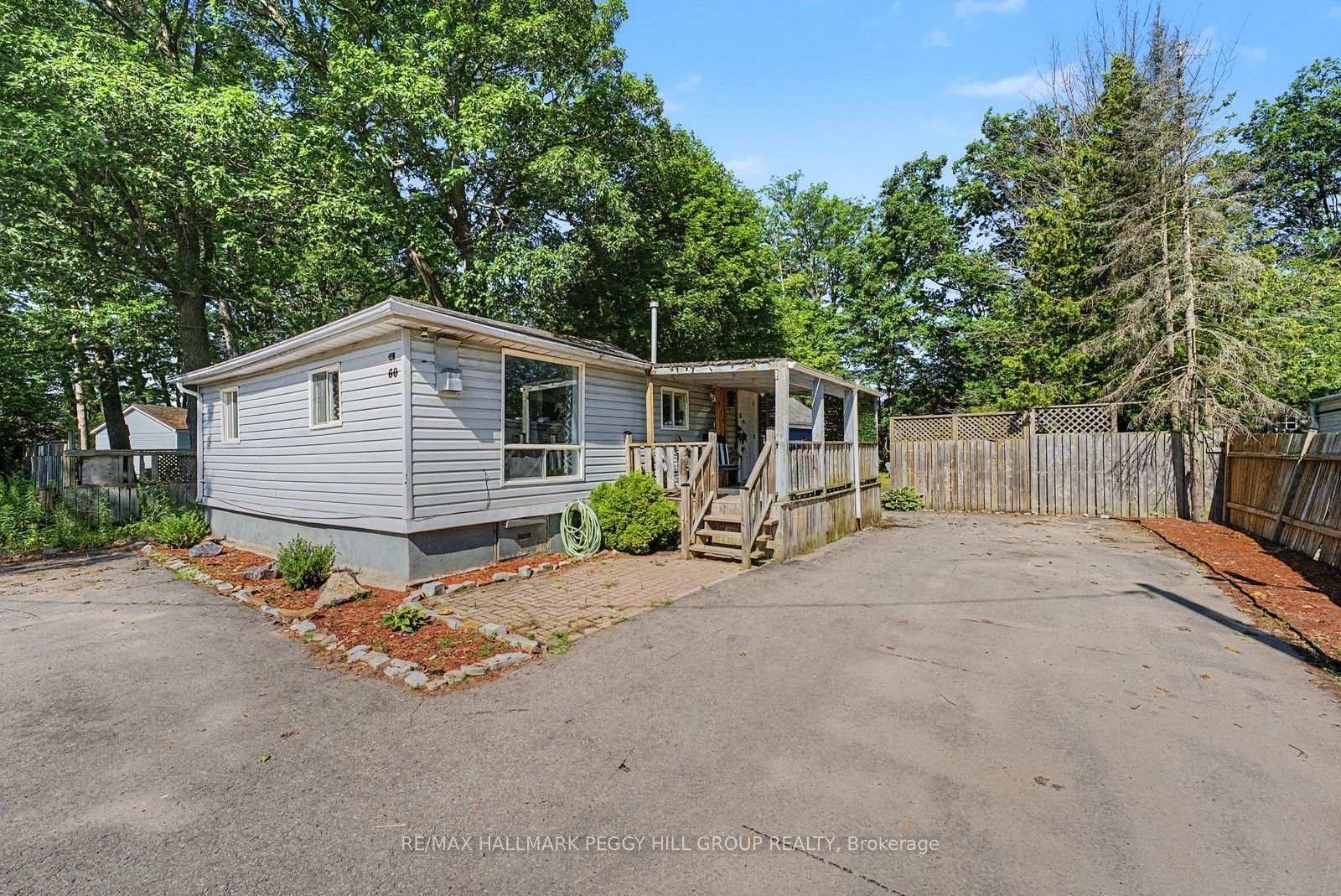 60 Laidlaw Street, Wasaga Beach, ON, exterior