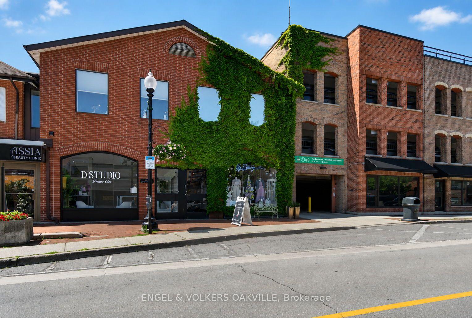 106 Reynolds Street, Oakville, ON, exterior