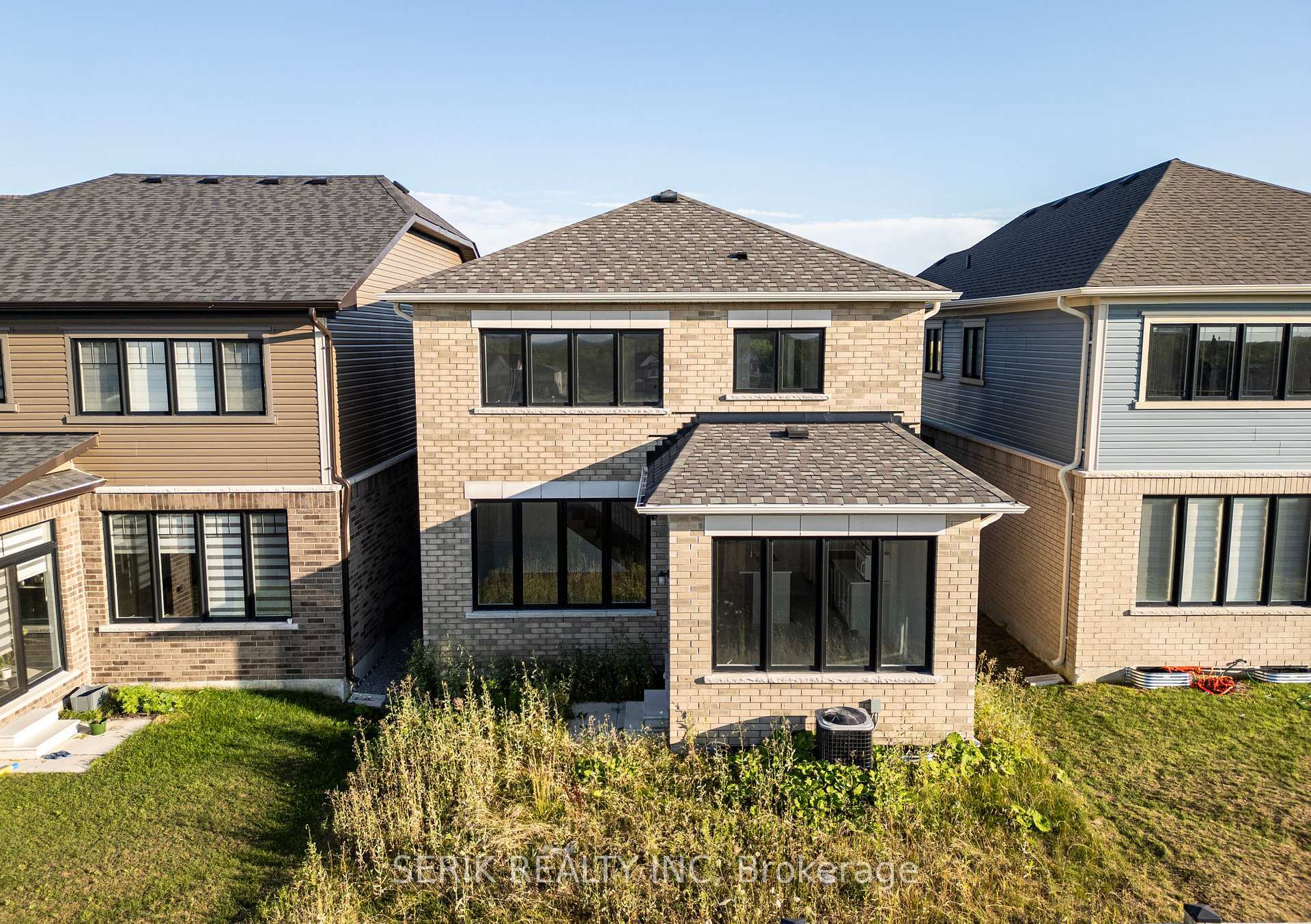 163 Fenchurch Manor, Barrie, ON, exterior