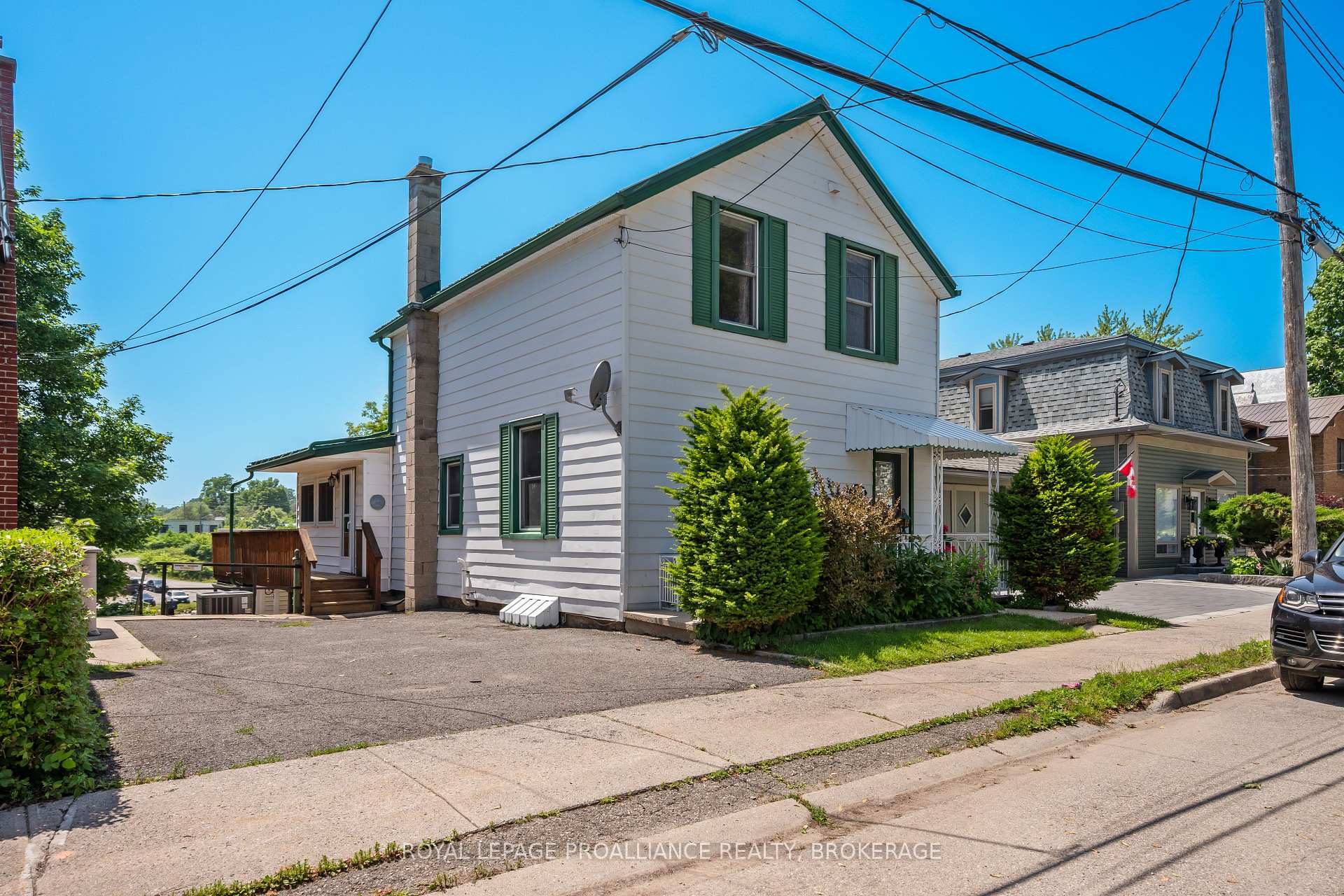 370 Stone Street S, Gananoque, ON, exterior