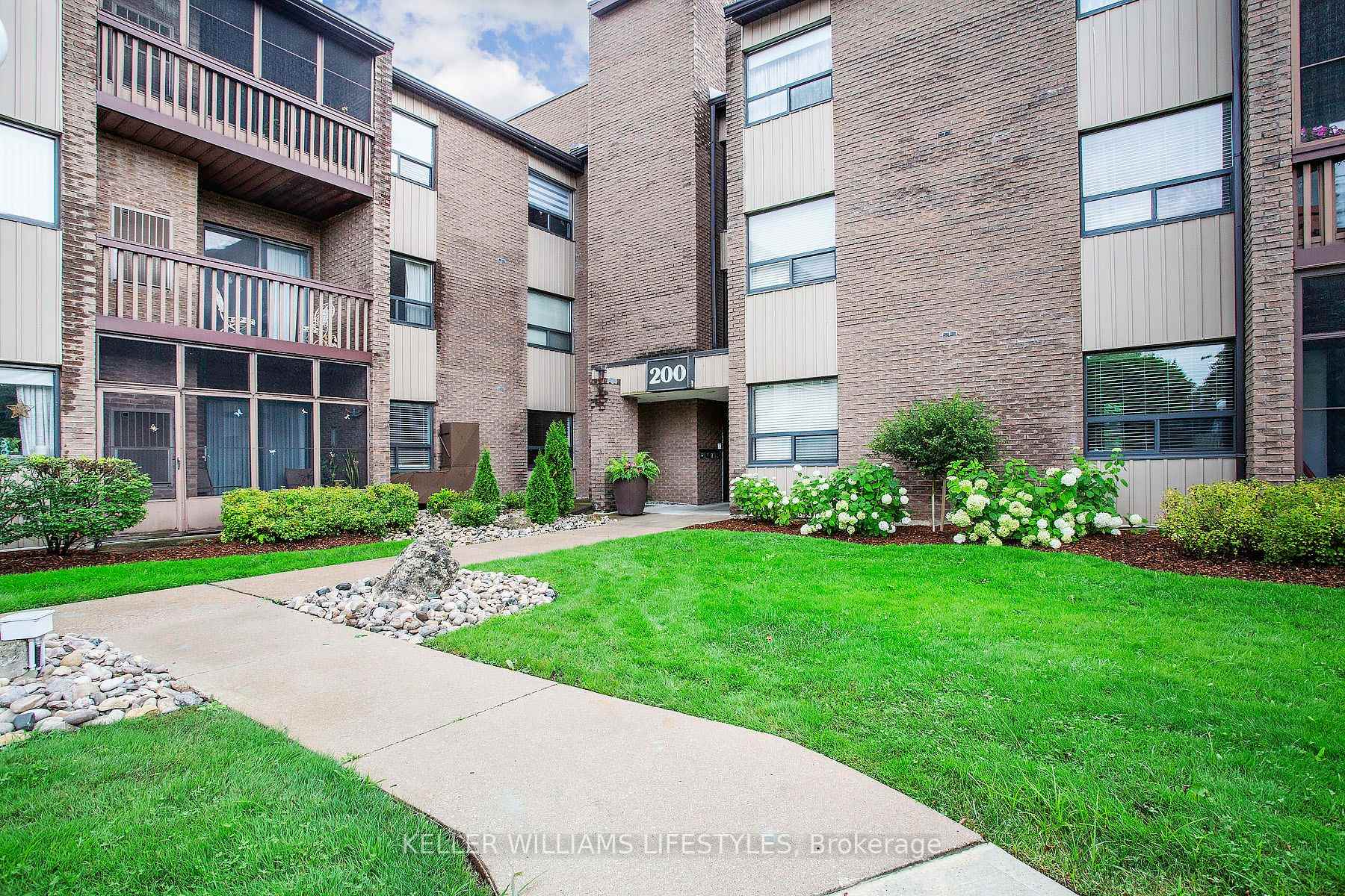 104 - 200 Everglade Crescent, London North, ON, exterior