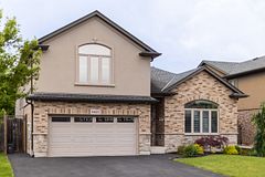 6415 Christopher Crescent, Niagara Falls, ON, exterior