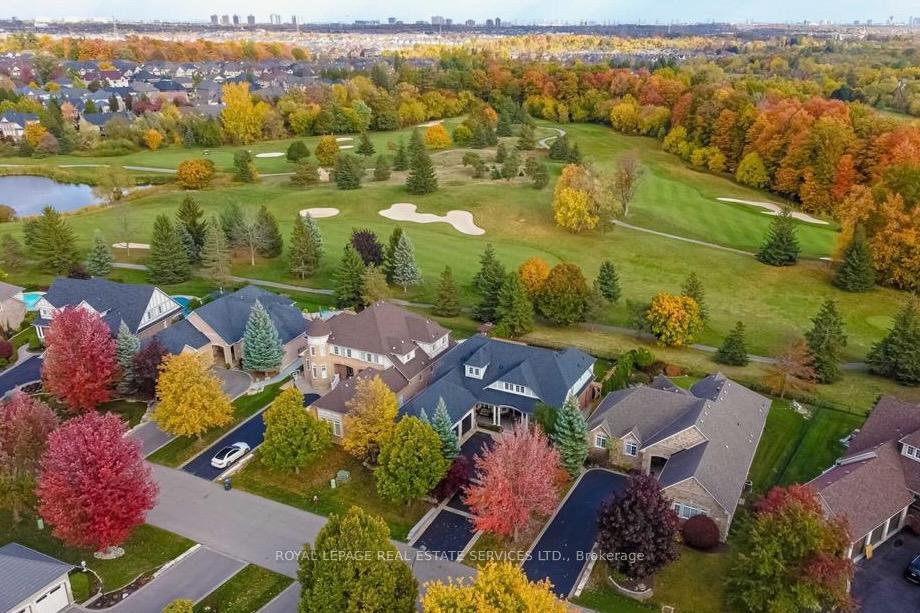 35 Links Lane, Brampton, ON, exterior