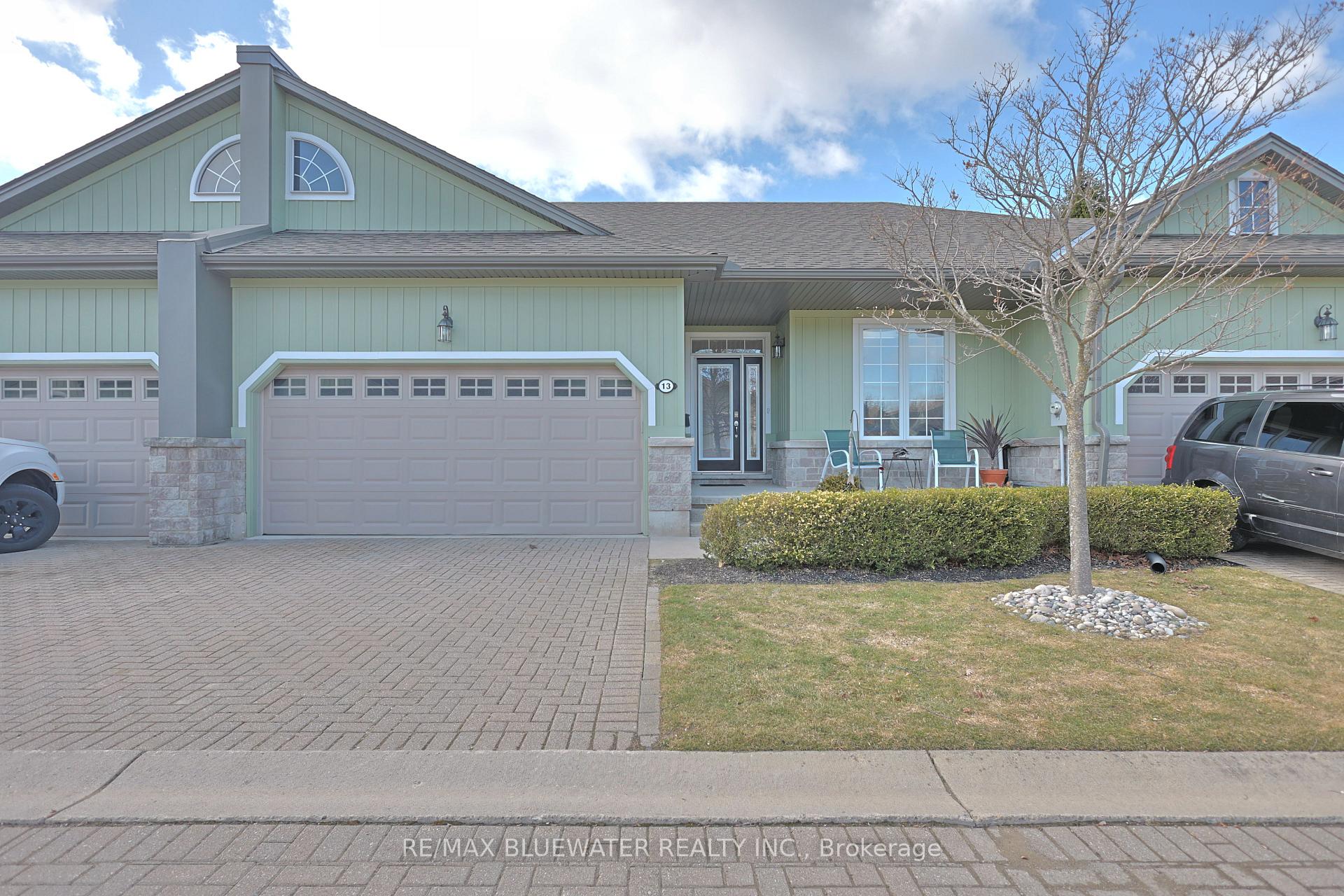13 Oakwood Links Lane, South Huron, ON, exterior