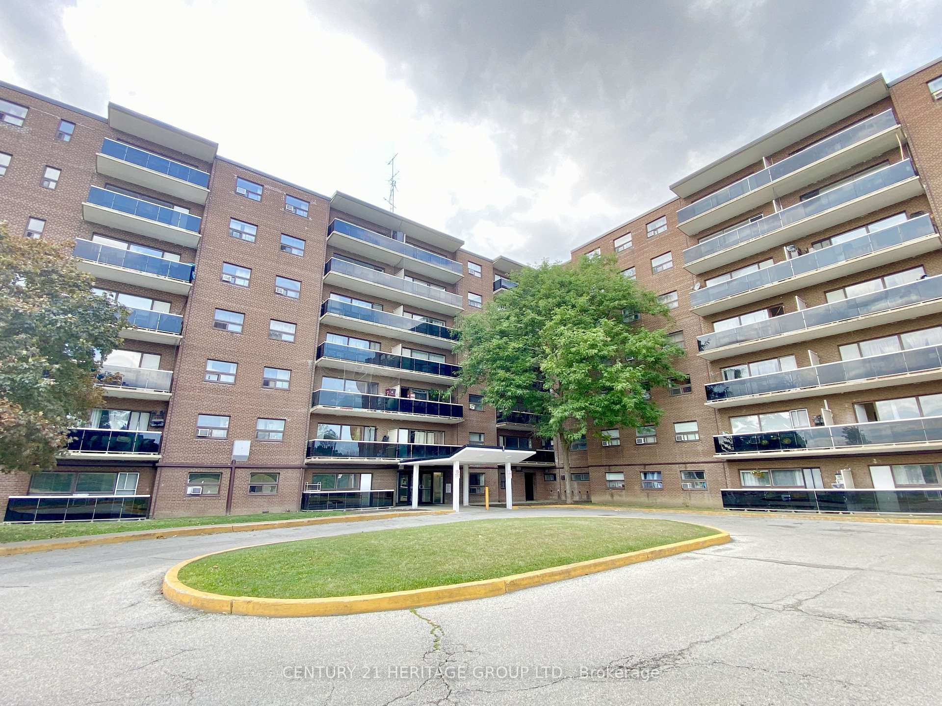 401 - 10 Garfella Drive, Toronto W10, ON, exterior