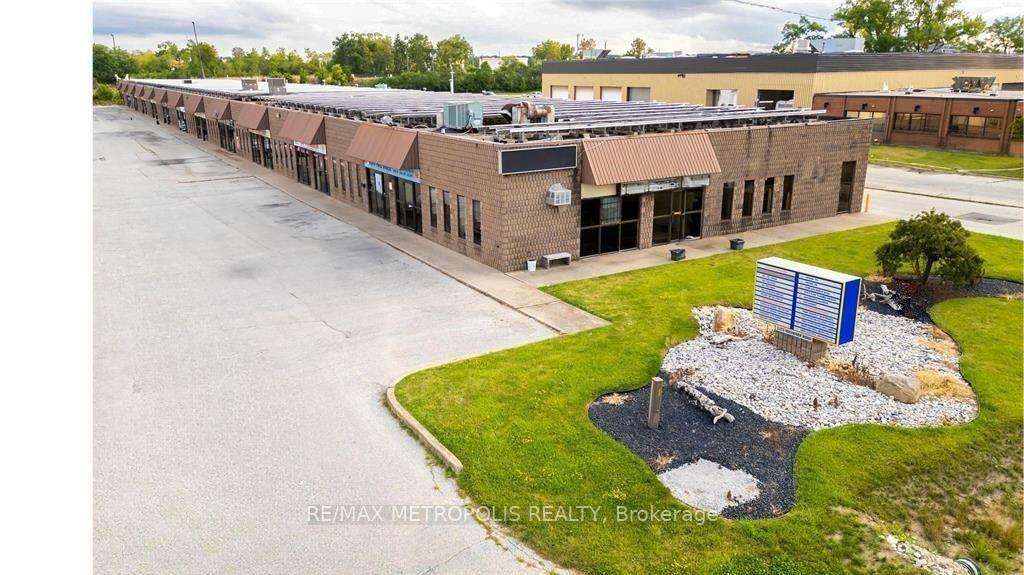 13 & 14 - 1173 Michener Road, Sarnia, ON, exterior