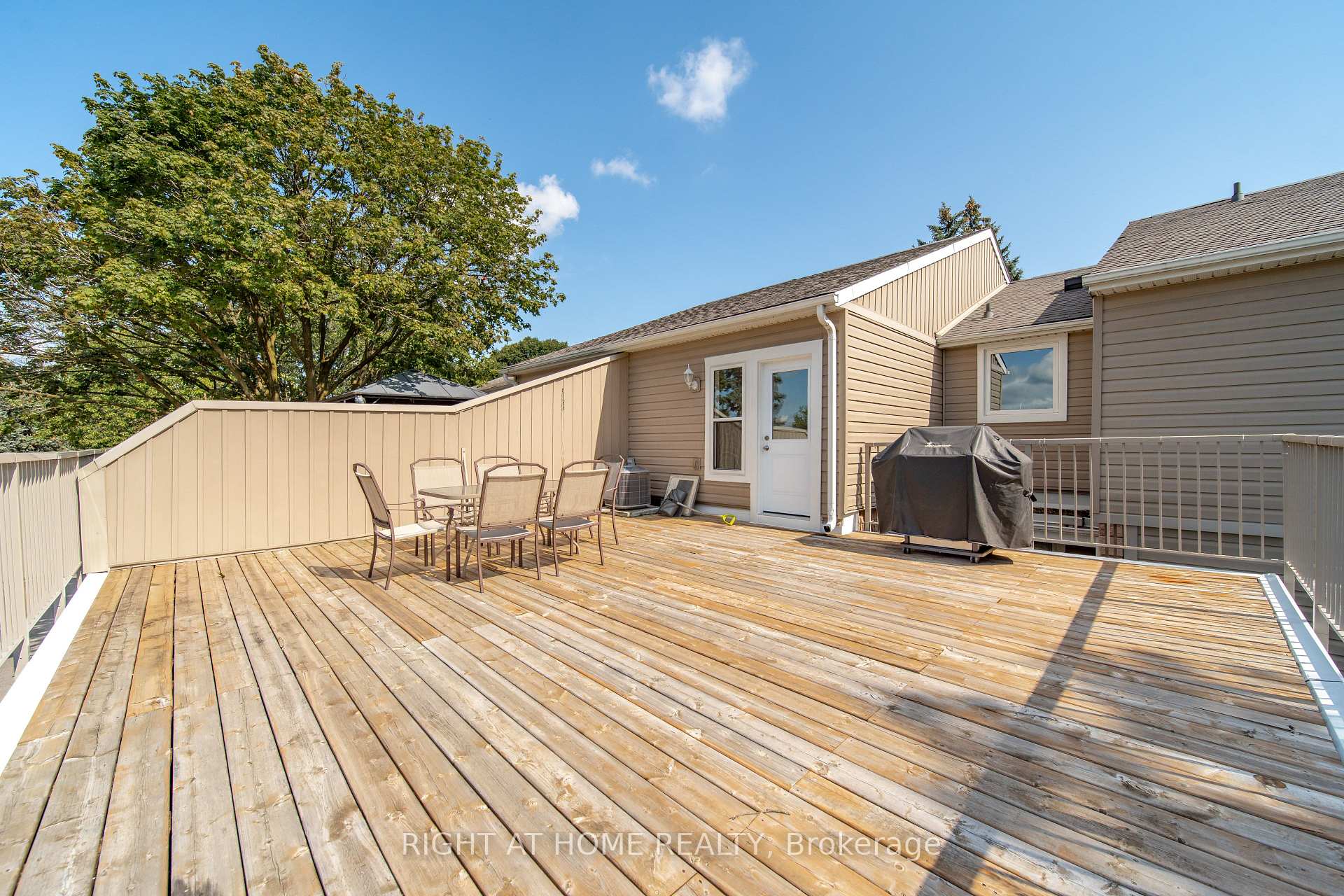 19 - 65 Glamis Road, Cambridge, ON, exterior