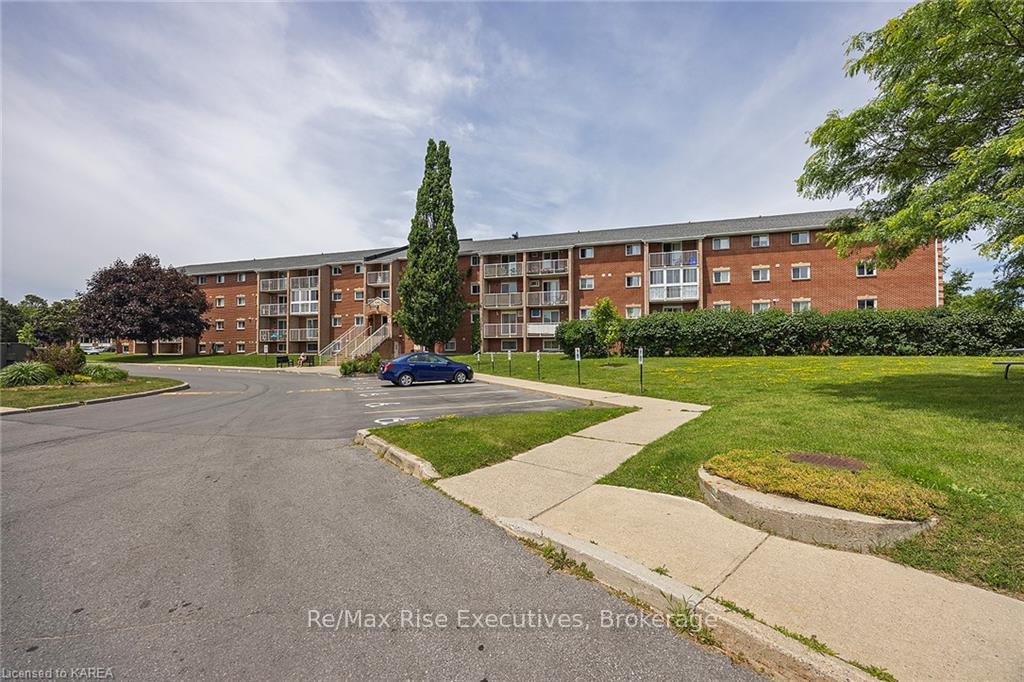 118 - 580 Armstrong Road, Kingston, ON, exterior