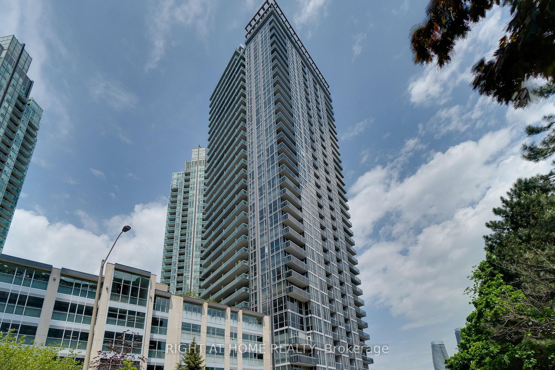 2702 - 223 Webb Drive, Mississauga, ON, exterior