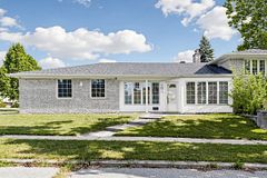 18 Olsen Drive, Toronto C13, ON, exterior