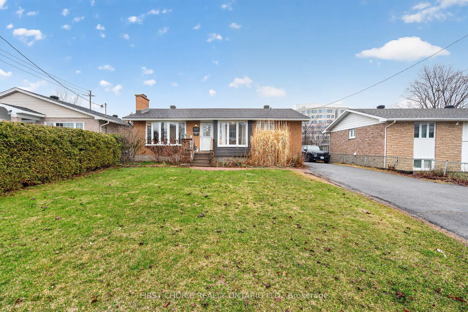 1307 Aurele Street, Cyrville - Carson Grove - Pineview, ON, exterior