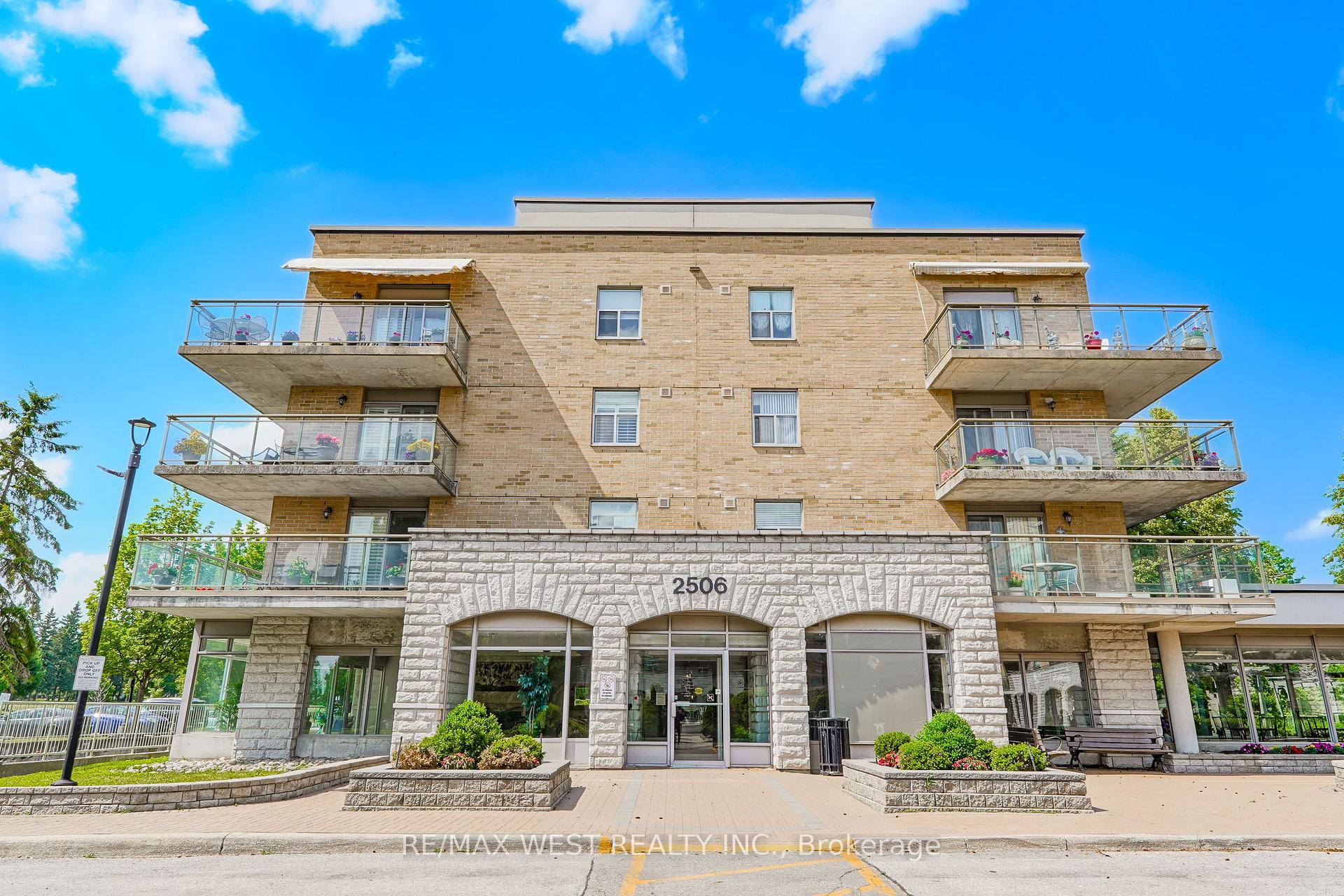 414 - 2506 Rutherford Road, Vaughan, ON, exterior