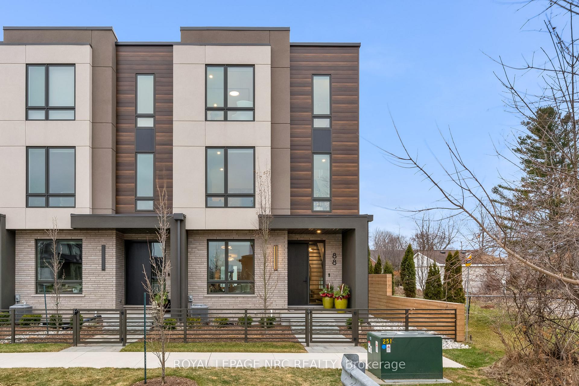 88 Moody Street, Pelham, ON, exterior