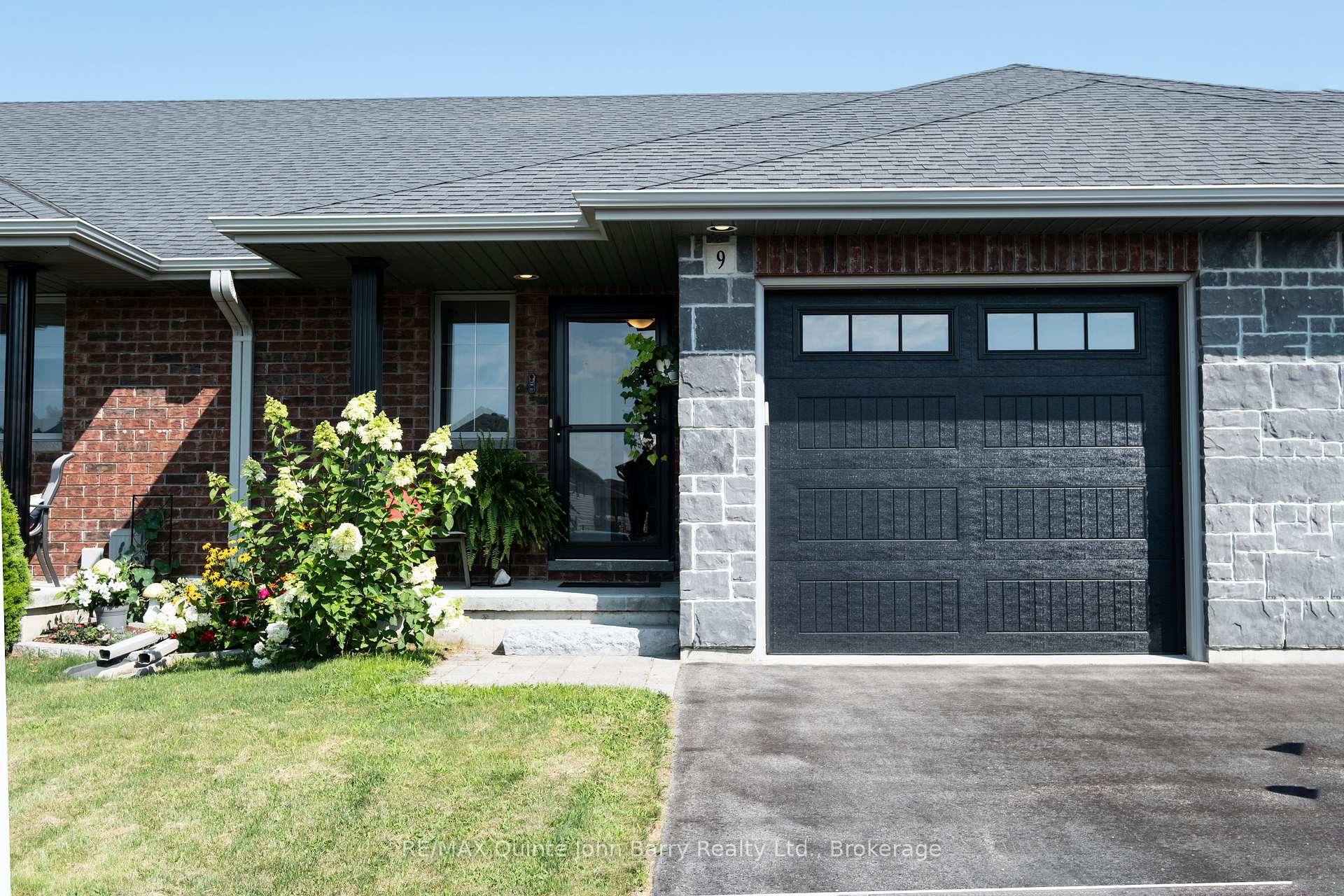 9 McIntosh Crescent, Quinte West, ON, exterior