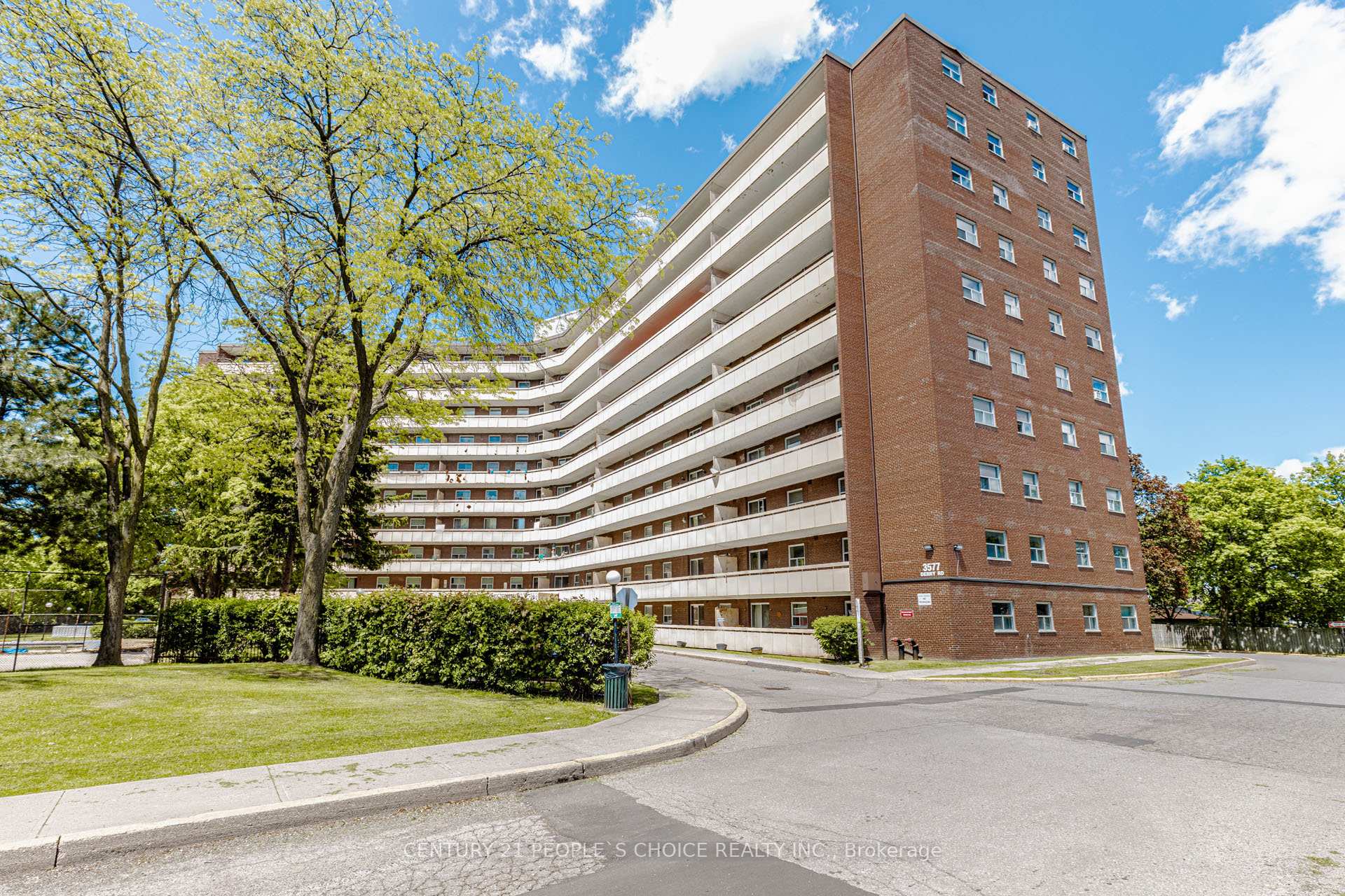 906 - 3577 Derry Road E, Mississauga, ON, exterior