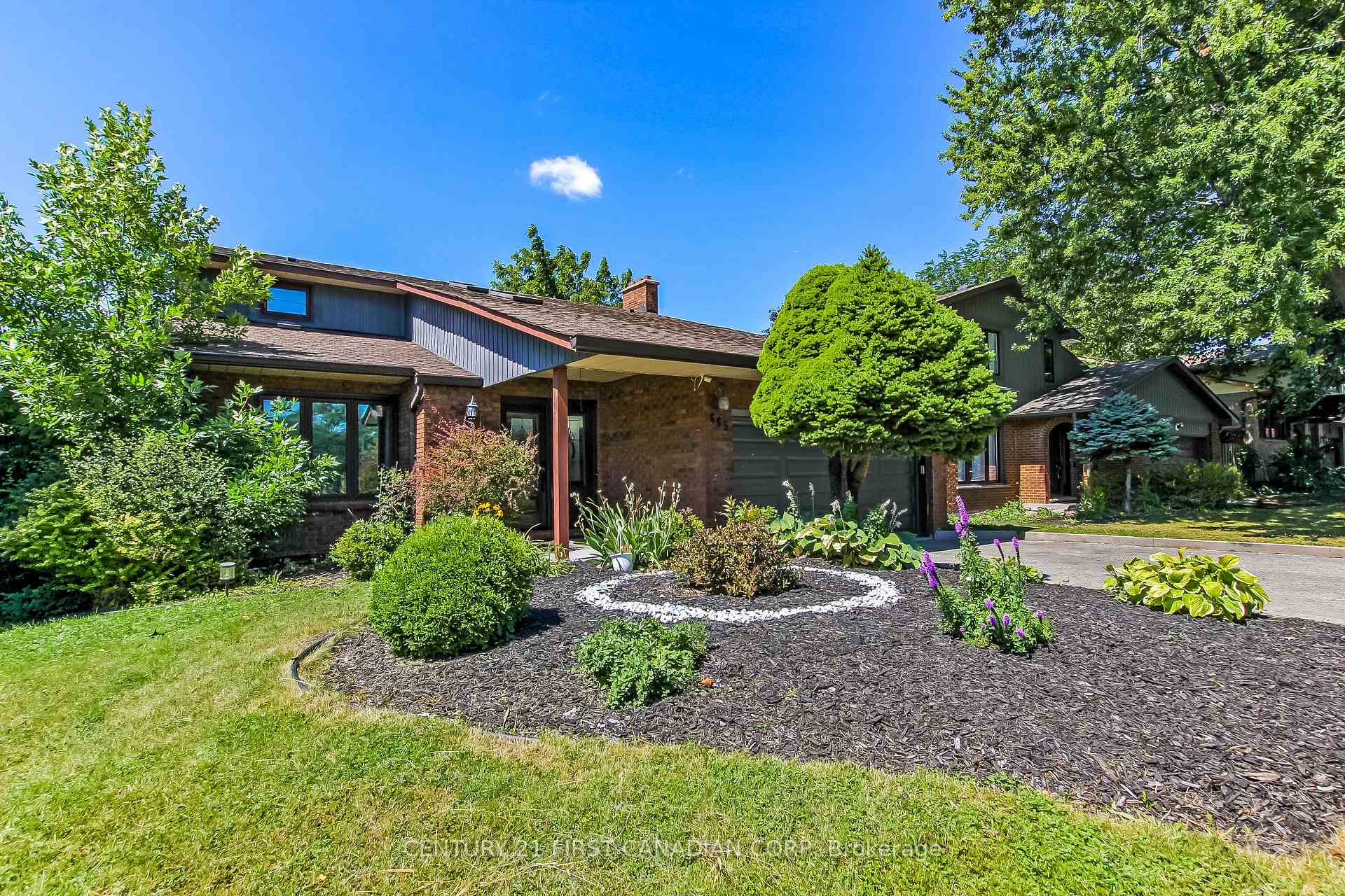 665 Upper Queen Street, London South, ON, exterior