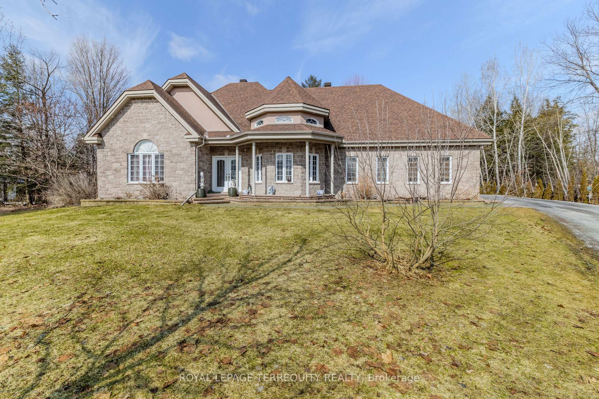 591 Du Parc Road, Champlain, ON, exterior