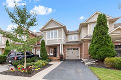 2495 Wooden Hill Circle, Oakville, ON, exterior