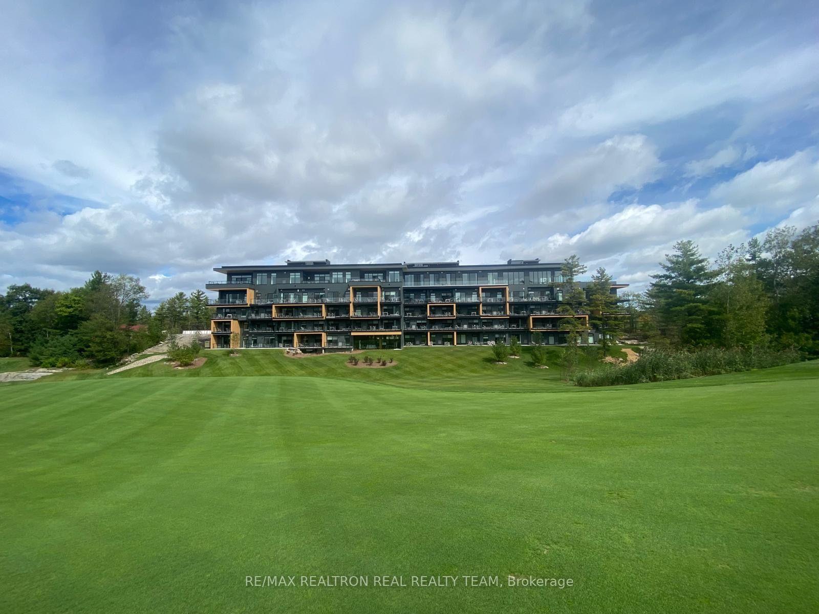302 - 120 Carrick Trail, Gravenhurst, ON, exterior