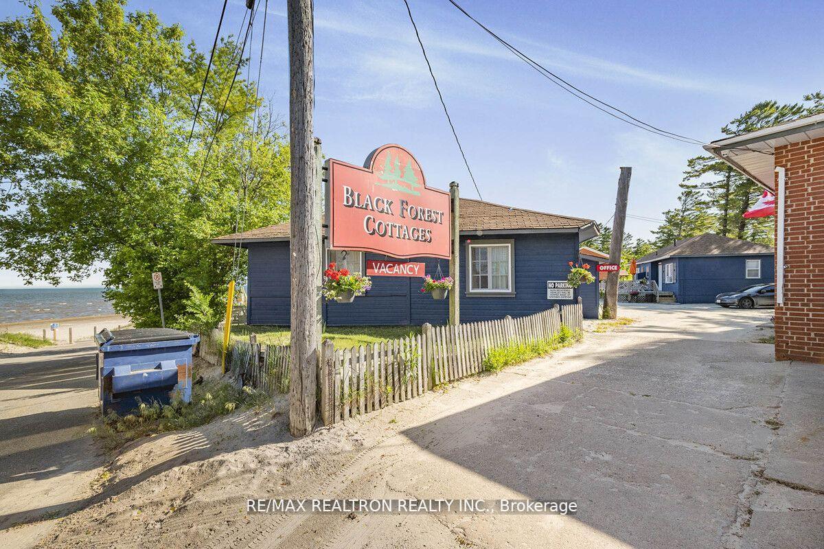 11 12th Street N, Wasaga Beach, ON, exterior