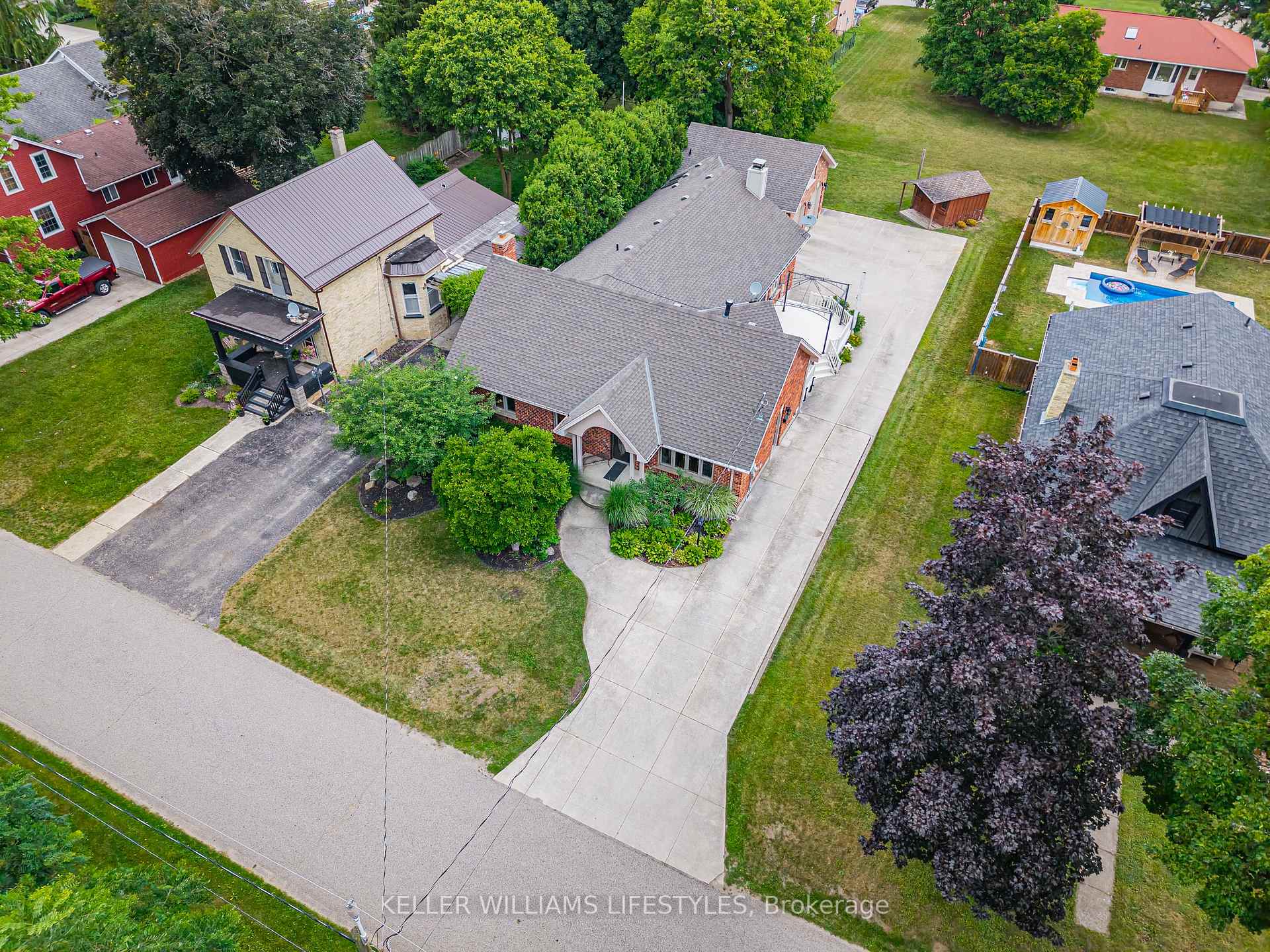 194 High Street, North Middlesex, ON, exterior