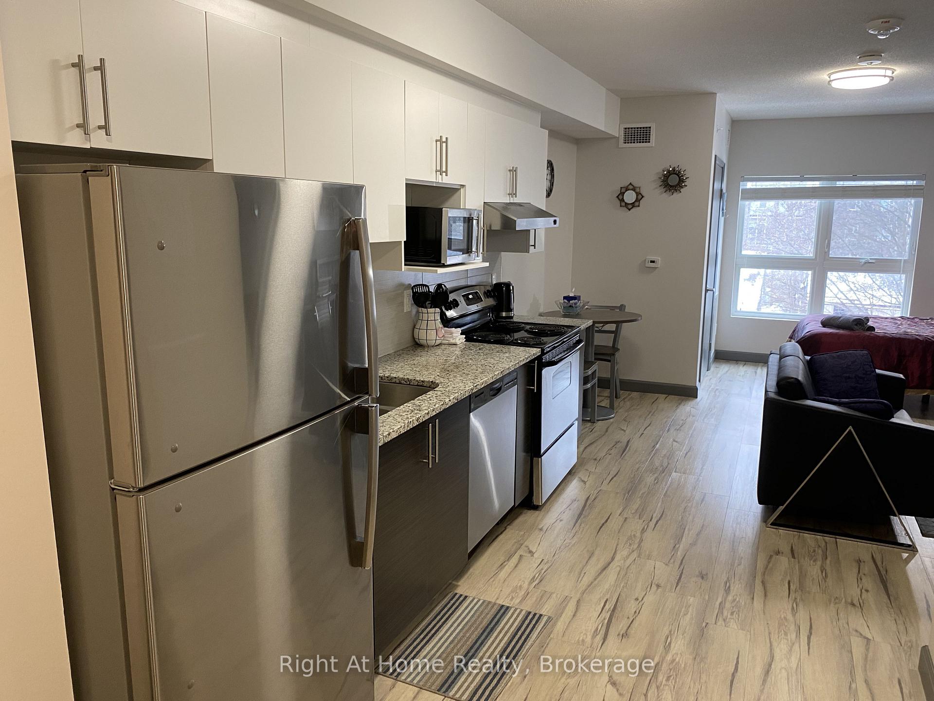 1710 - 258A Sunview Street, Waterloo, ON, exterior
