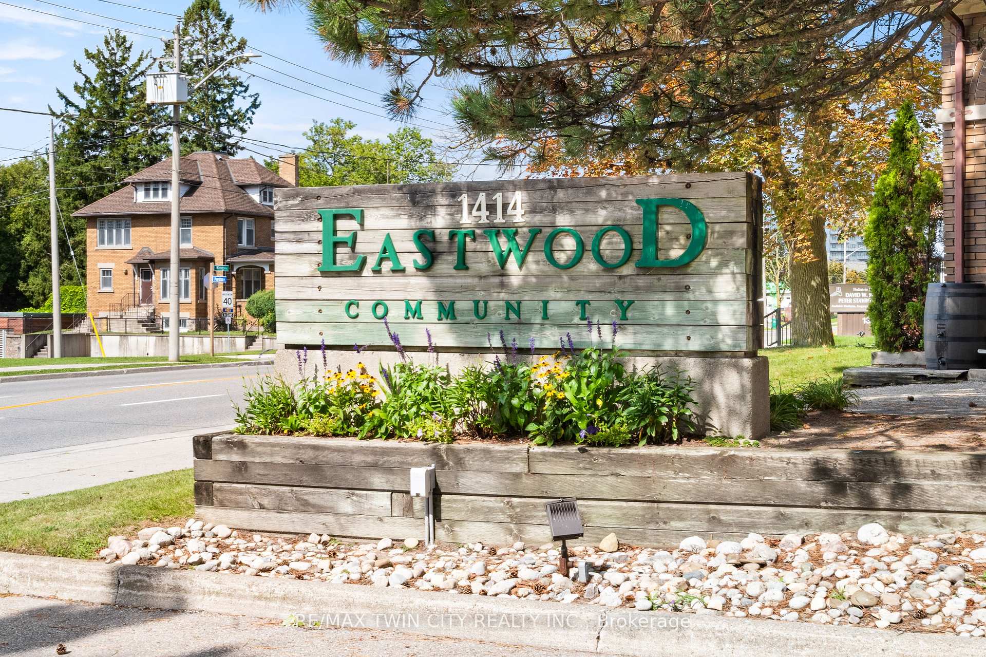 207 - 1414 King Street E, Kitchener, ON, exterior