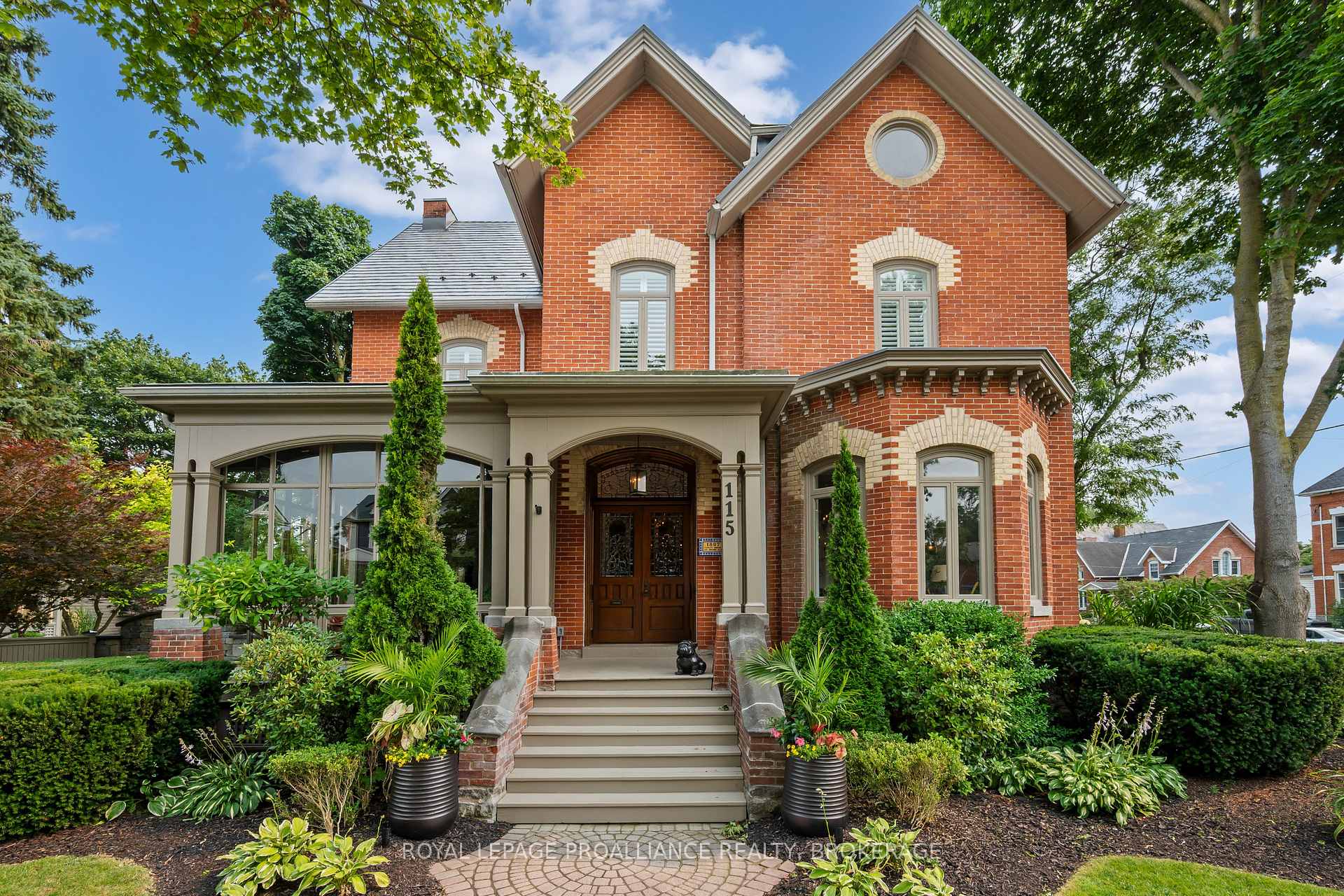 115 Bridge Street E, Belleville, ON, exterior