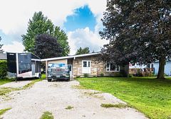 25 Thomas Street, South Bruce, ON, exterior