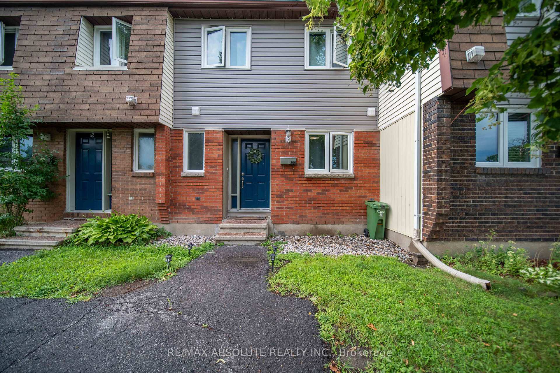 25 - 1299 Cedarcroft Crescent, Cyrville - Carson Grove - Pineview, ON, exterior